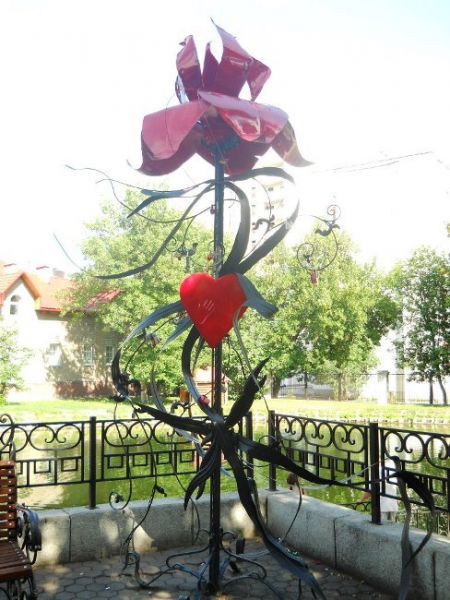 Pamyatnik alenkomu cvetochku v Ufe